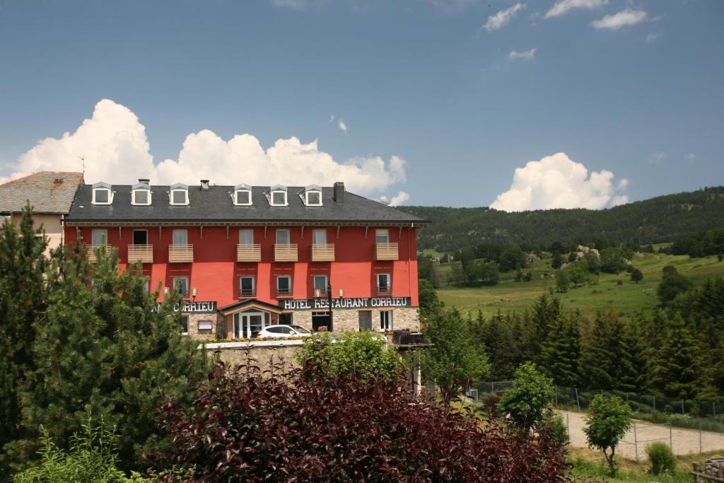 Hotel Corrieu La Llagonne Bagian luar foto