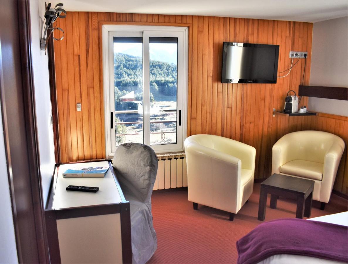 Hotel Corrieu La Llagonne Bagian luar foto